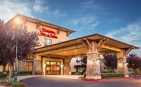 Hampton Inn & Suites Windsor-Sonoma Wine Country